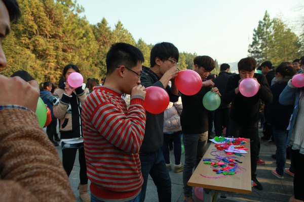 校團委舉辦“元旦游園會”活動