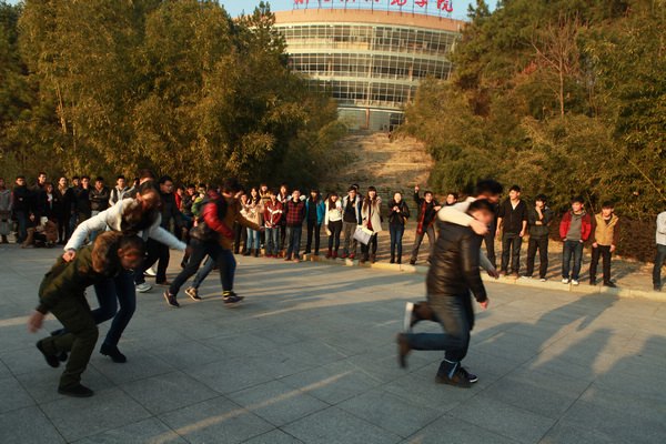 校團委舉辦“元旦游園會”活動