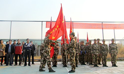 無磨練不青春     2013級學生進行“冬訓”