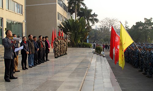 無磨練不青春     2013級學生進行“冬訓”