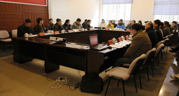 省高校人文社科重點研究基地專家組來校評審古陶瓷研究中心