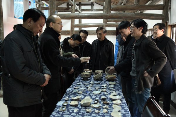 省高校人文社科重點研究基地專家組來校評審古陶瓷研究中心