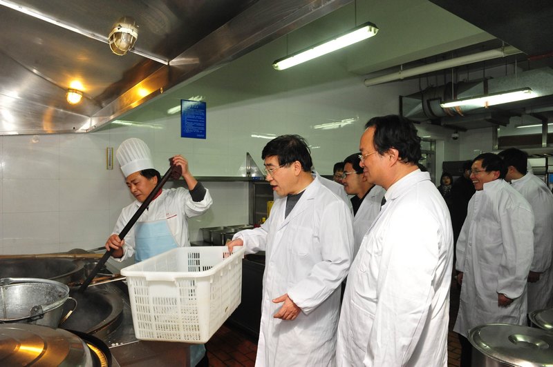 2013廚藝比賽與菜品展示暨授獎儀式日前舉行  生動展示東華大學烹飪技術水平