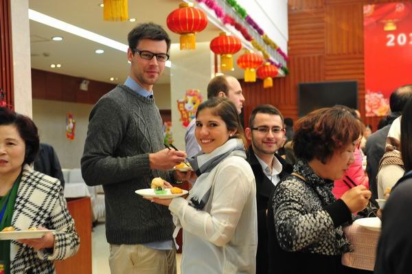 2013廚藝比賽與菜品展示暨授獎儀式日前舉行  生動展示東華大學烹飪技術水平