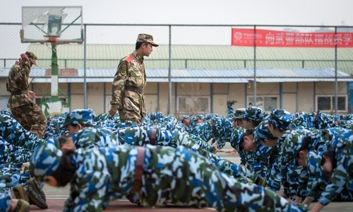 校園迷彩   砥礪青春