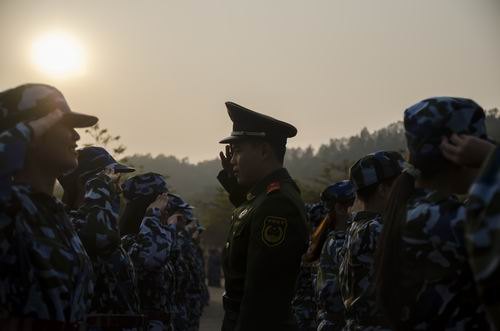 校園迷彩   砥礪青春