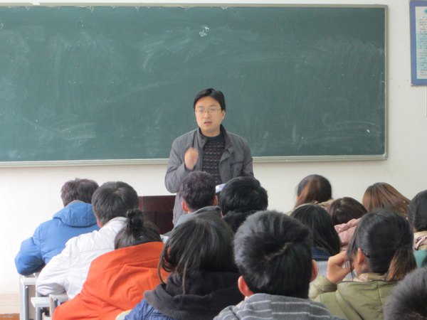 景德鎮(zhèn)陶瓷學(xué)院各班級(jí)召開(kāi)“四防”主題班會(huì)