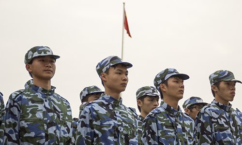 趙日興副書記檢查新生軍訓情況
