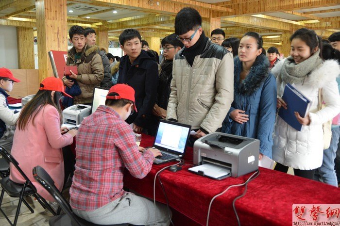 【圖片新聞】直擊南藝藝考報(bào)名現(xiàn)場(chǎng)