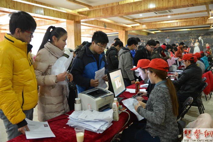 【圖片新聞】直擊南藝藝考報(bào)名現(xiàn)場(chǎng)