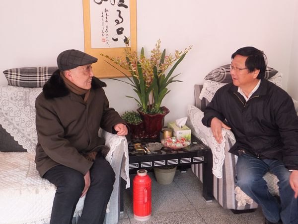 校領(lǐng)導(dǎo)春節(jié)前夕慰問(wèn)離退休老干部