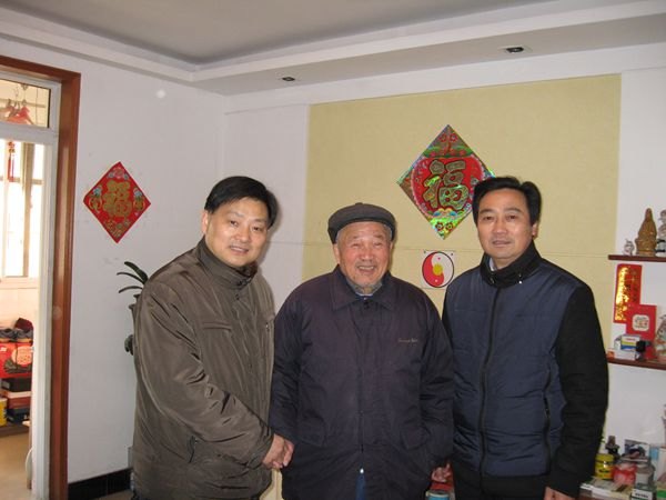 校領(lǐng)導(dǎo)春節(jié)前夕慰問(wèn)離退休老干部