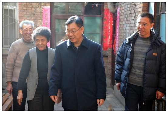 工會(huì)春節(jié)前夕慰問(wèn)困難教職工