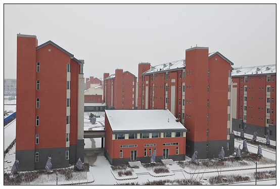 晉中學(xué)院新校區(qū)迎來(lái)第一次降雪