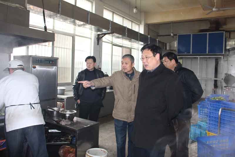 2014年春學期開學伊始 校領導深入學生食堂檢查指導工作