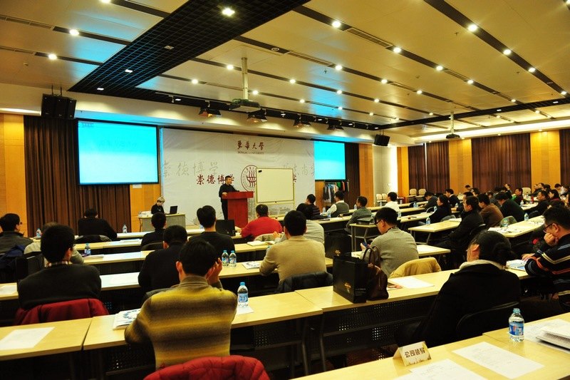 上海寶鋼化工企業(yè)高管東華大學(xué)研修班日前開班