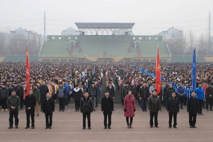 學校舉行新學期升國旗儀式