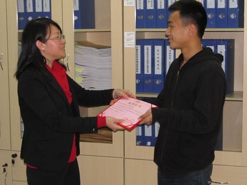 計算機科學系學子助力惠州市“兩會”邁入“無紙化”