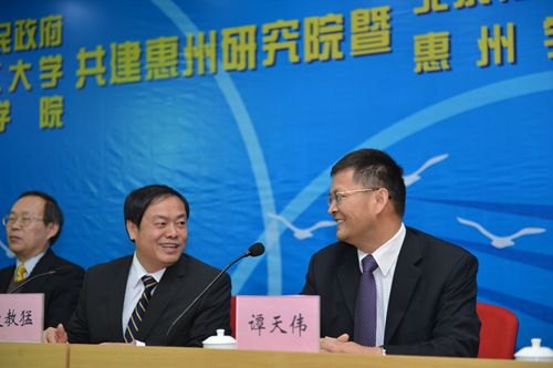 牽手名校政府共建研究院 為打造石化強市“加油”