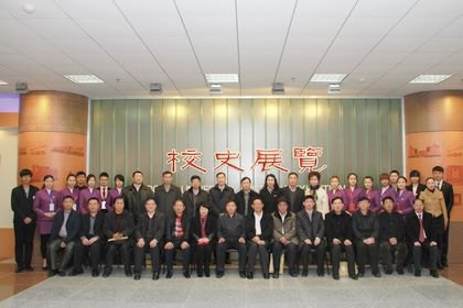 校史館落成開館 迎來首批參觀者