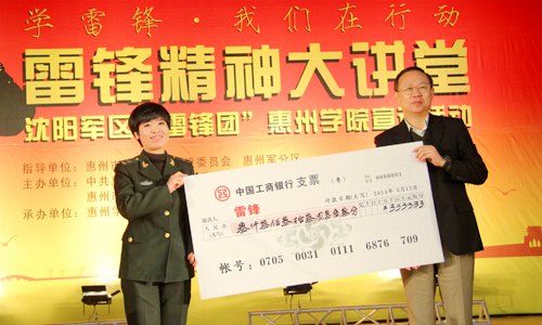 【學(xué)雷鋒】沈陽(yáng)軍區(qū)“雷鋒團(tuán)”走進(jìn)惠院