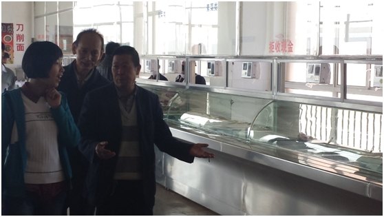 后勤管理處組織代表對兩校區周邊學校進行食品價格考察