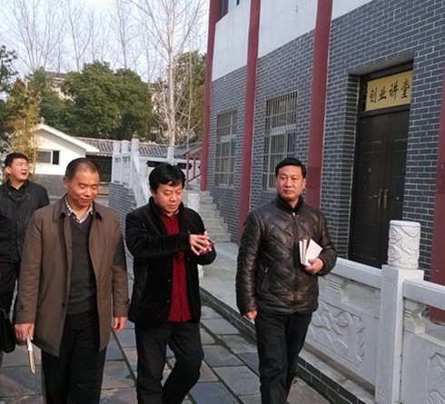 學(xué)院常務(wù)副院長(zhǎng)兼黨委副書(shū)記王國(guó)芳帶領(lǐng)考察組赴武漢高校考察