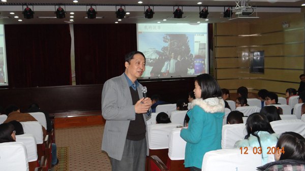 清華大學和中國人民大學教授在皖西學院做大學生職業(yè)發(fā)展和就業(yè)指導專題報告