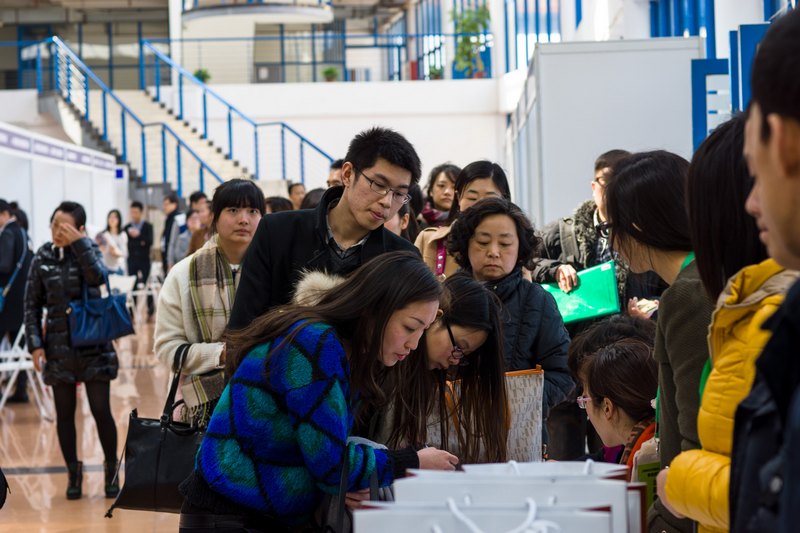 紡織服裝類(lèi)企業(yè)聯(lián)合招聘會(huì)在校舉行