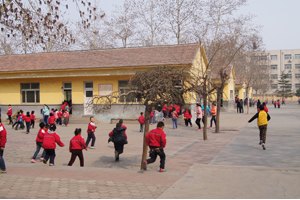 東風萬里傳佳訊 歡顏暢敘志愿情——狄保榮書記親臨山東旅游職業學院社會實踐基地掛牌儀式