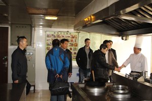 青島酒店管理職業(yè)技術(shù)學(xué)院烹飪學(xué)院到山東旅游職業(yè)學(xué)院參觀考察
