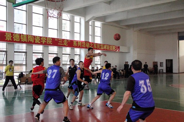 校團(tuán)委舉辦“三走”系列活動(dòng)之軍民籃球聯(lián)誼賽