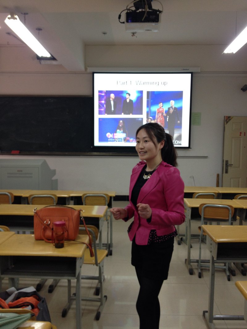 舉行教學(xué)觀摩 促進教學(xué)交流