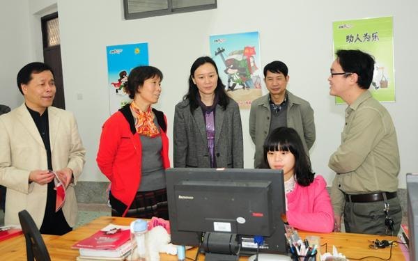 省文明辦副主任周孟霞一行來校考察大學生公益廣告創作基地創建工作
