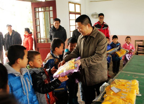 校紀委書記徐慢檢查督辦武漢工程大學(xué)“三萬”工作