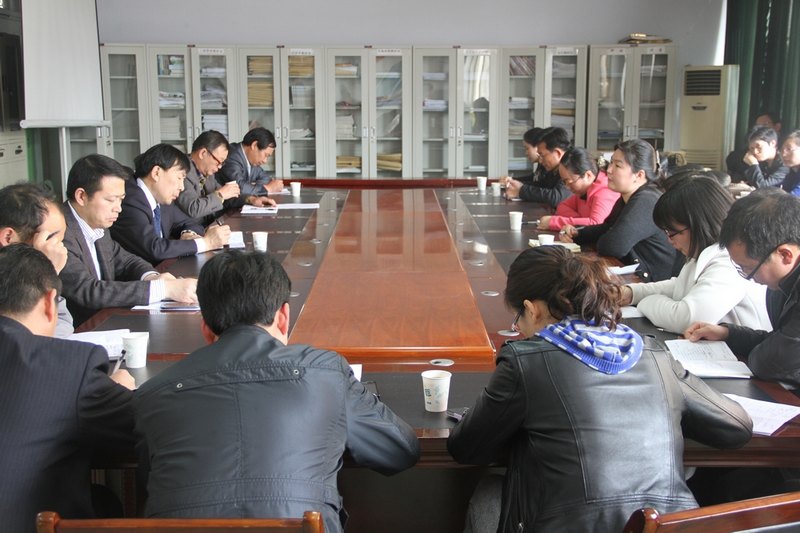 校領(lǐng)導(dǎo)班子成員分別主持召開黨的群眾路線教育實踐活動征求意見座談會