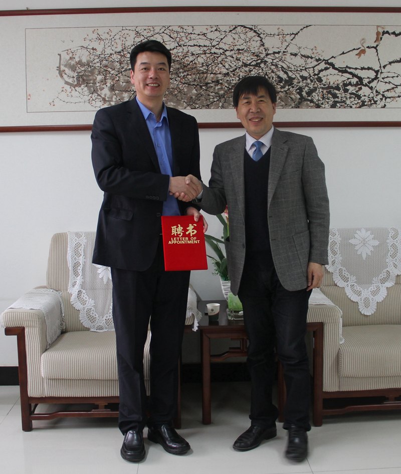 許昌學院聘請中國國家男子排球隊主教練謝國臣為客座教授