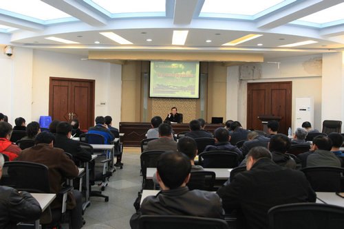 吉林農業科技學院黨委理論中心組舉行教育實踐活動專題學習會議吉林農業科技學院黨委理論中心組舉行教育實踐活動專題學習會議