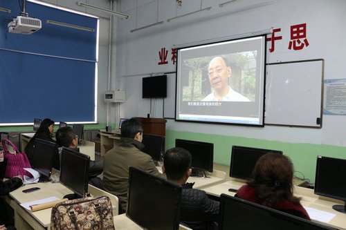 電氣與信息工程學院組織黨員觀看黨的群眾路線教育片電氣與信息工程學院組織黨員觀看黨的群眾路線教育片