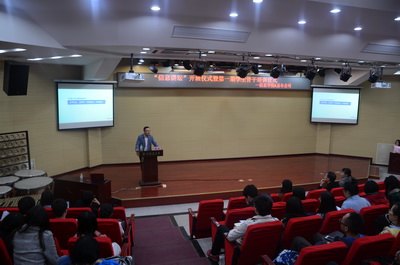 信息講壇加強學生素質培養
