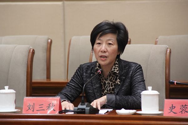 景德鎮(zhèn)陶瓷學(xué)院領(lǐng)導(dǎo)班子調(diào)整  江偉輝同志任景德鎮(zhèn)陶瓷學(xué)院院長、黨委副書記