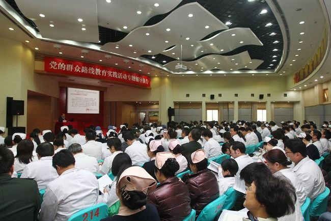 長海醫院舉行黨的群眾路線教育實踐活動專題報告會