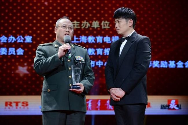 景在平教授獲評上海教育年度新聞人物