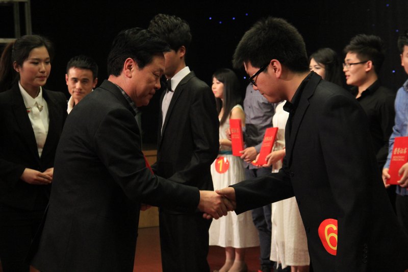 許昌學院隆重舉行第25屆校園文化藝術節開幕式暨“青春旋律”校園歌手大賽