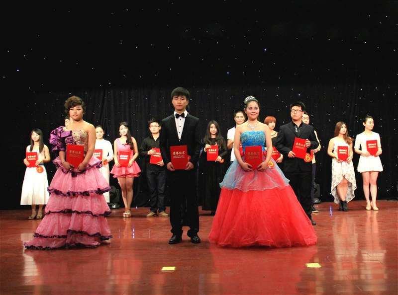 許昌學院隆重舉行第25屆校園文化藝術節開幕式暨“青春旋律”校園歌手大賽