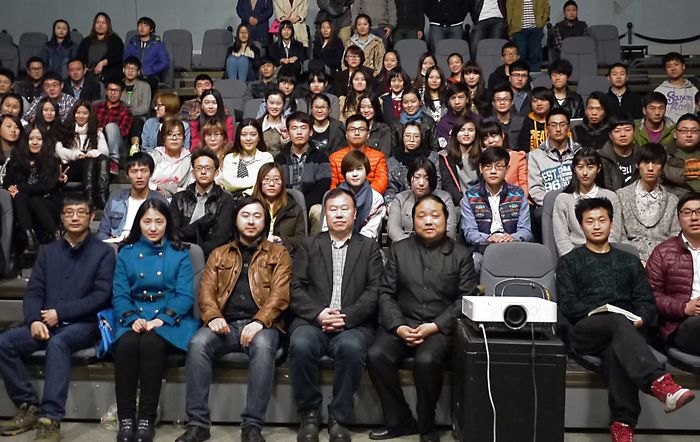 電影電視學院舉辦周正平舞美專題講座