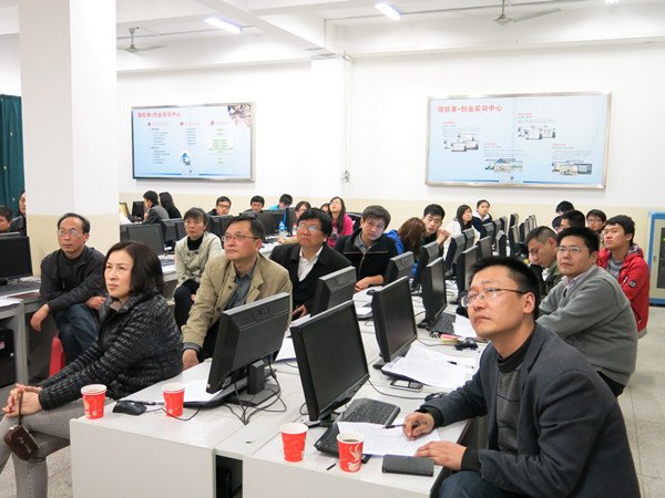 校領(lǐng)導(dǎo)和六安市人社局領(lǐng)導(dǎo)參加皖西學(xué)院創(chuàng)業(yè)模擬實(shí)訓(xùn)答辯會(huì)