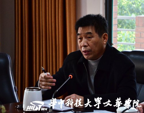 文華學(xué)院召開輔導(dǎo)員座談會 探討周日晚點評改進(jìn)辦法