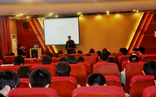 大學(xué)生園區(qū)邀請臨港高校派出所所長講授安全防范知識