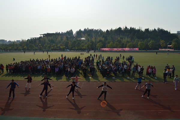 校團委廣泛開展“三走”系列活動